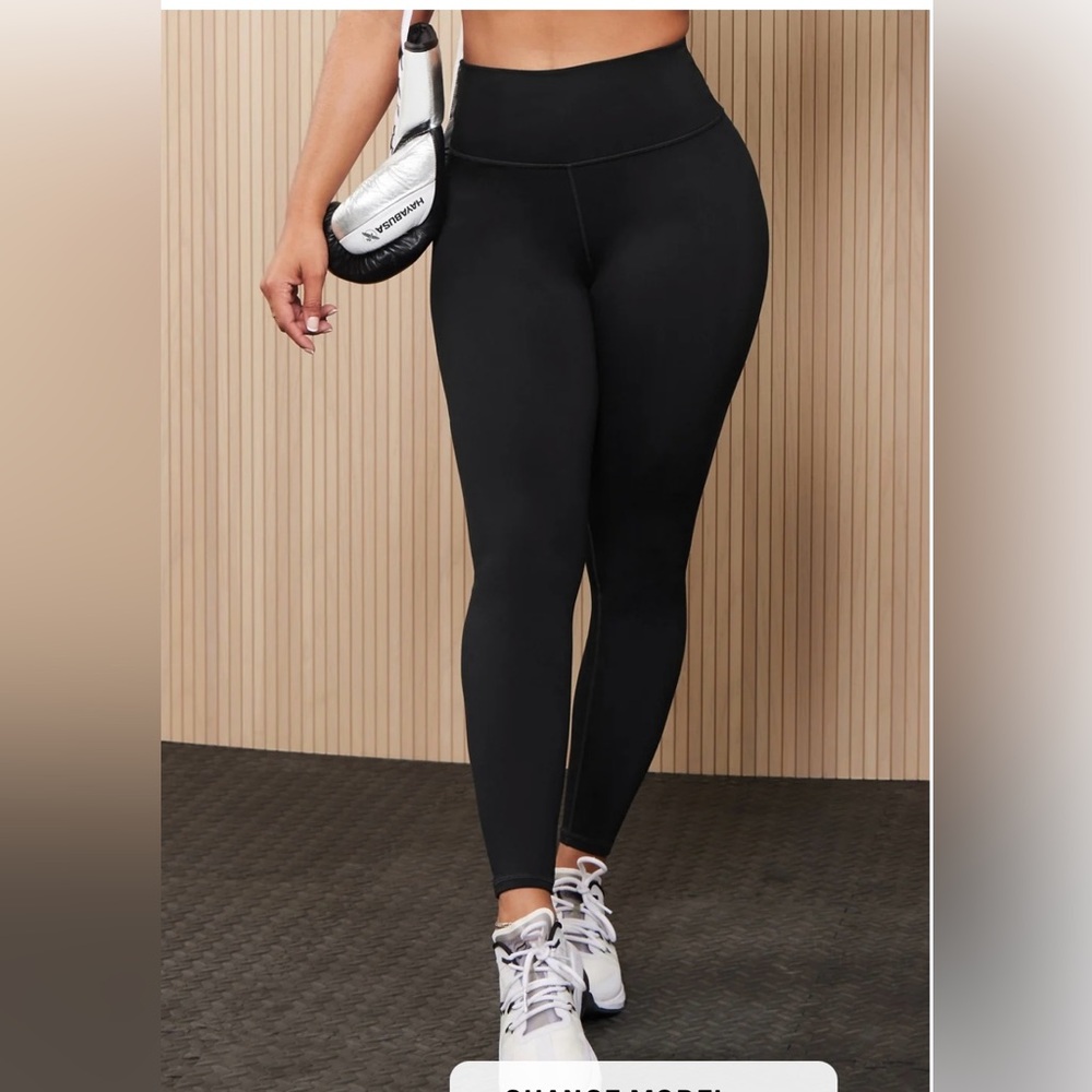 ✨NWT Fabletics Define PowerHold High-Waisted Legging Small.